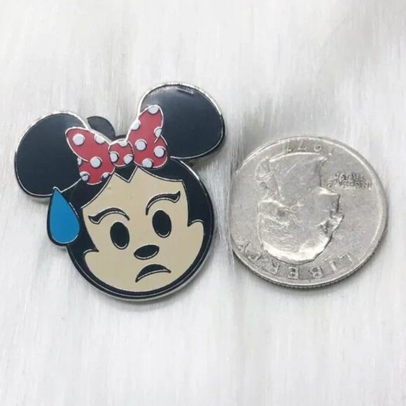 🔮 5/$25 Disney Minnie Mouse Nervous Emoji Pin - Picture 2 of 3